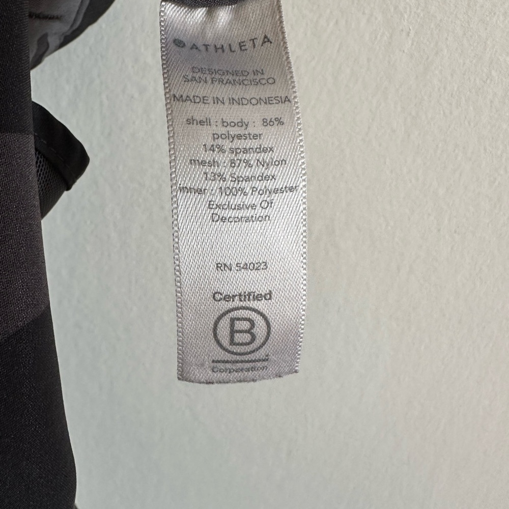Athleta Black/Gray Camo Mesh Racer Run Short 4” Size XS EUC - Picture 14 of 15